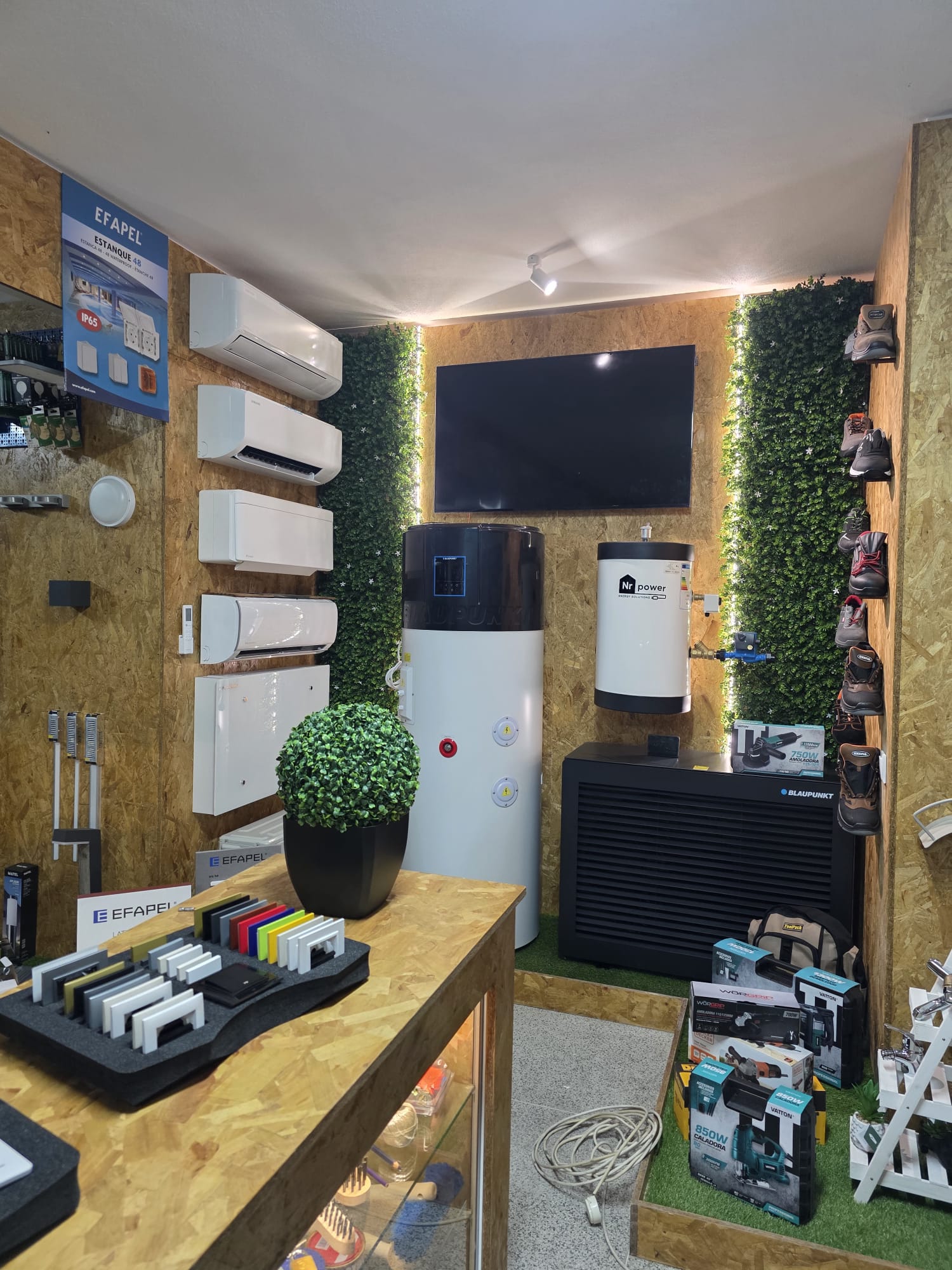 Showroom Sanifase — exposição de ar condicionado, bombas de calor e aquecimento